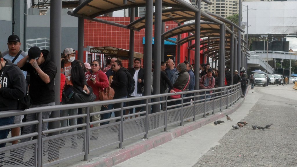  M&eacute;xico y EE.UU. extienden a octubre la restricci&oacute;n fronteriza por COVID-19 