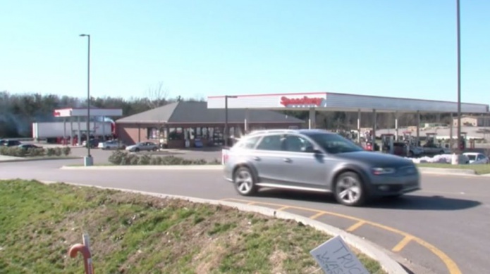 Arrestan a profesora por llevar a tres niÃ±os en el baÃºl de su carro