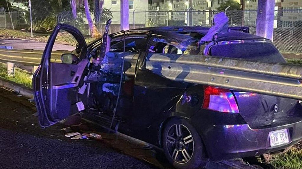  Muere jovencito de 18 a&ntilde;os al impactar una valla en Bayam&oacute;n 