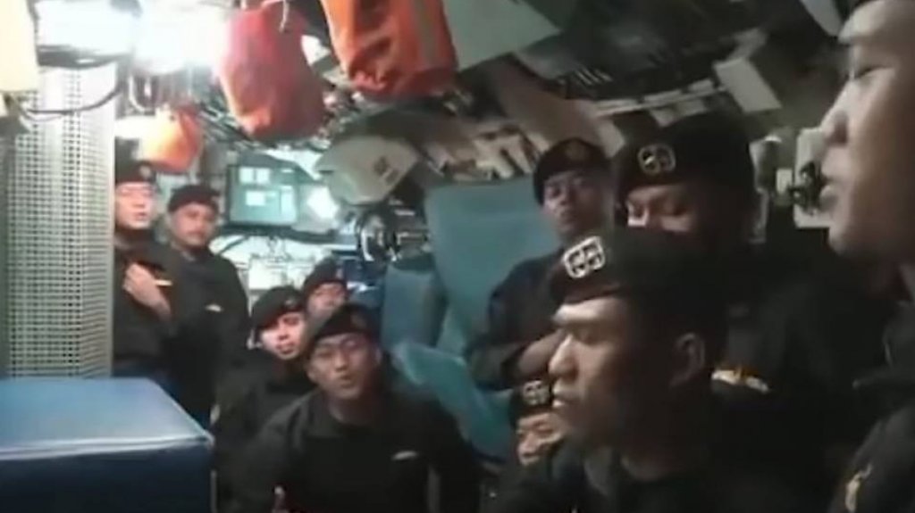  Publican video de la tripulaci&oacute;n de submarino antes de hundirse en Indonesia 
