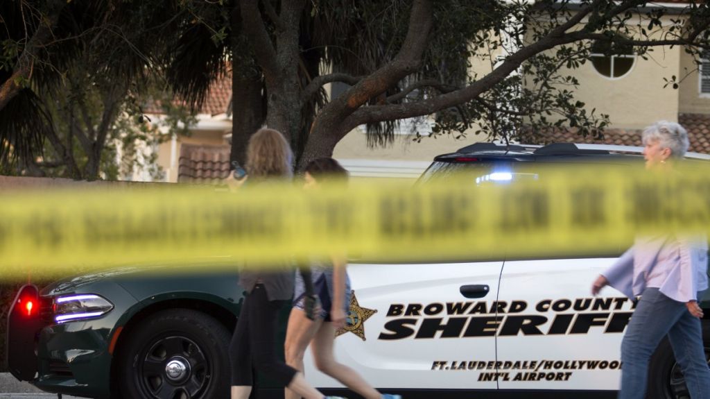  Cierran tres colegios del sur de Florida por una alarma de sospechoso armado 