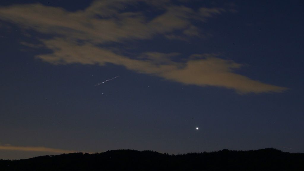  Planeta Venus luce brillante estas noches en la isla 