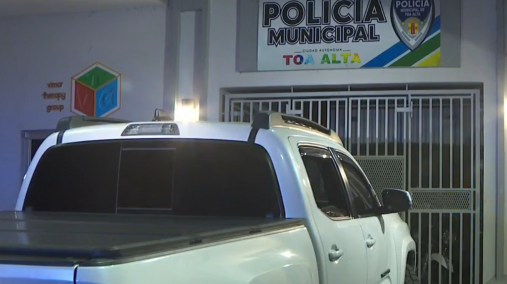  Video: Mujer llega hasta cuartel de la policía en Toa Alta herida de bala 