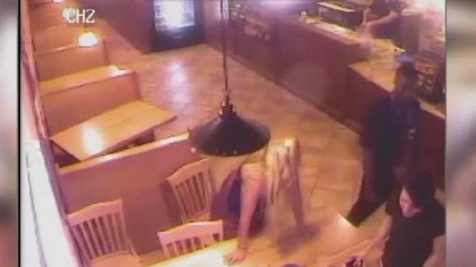 Publican video de estrella de universidad de Oklahoma Noqueando a su novia en un restaurante 