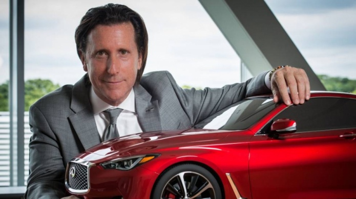 Él es el primer hombre en ingresar un auto último modelo a Cuba