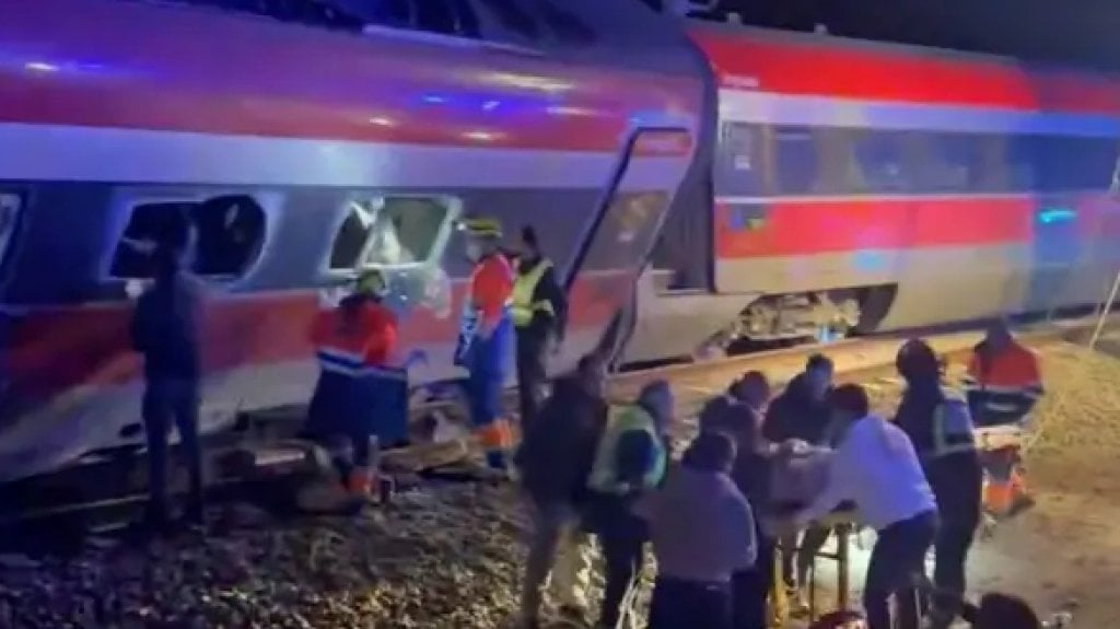  Video decenas de muertos tras choque de trenes al sur de Espa&ntilde;a 