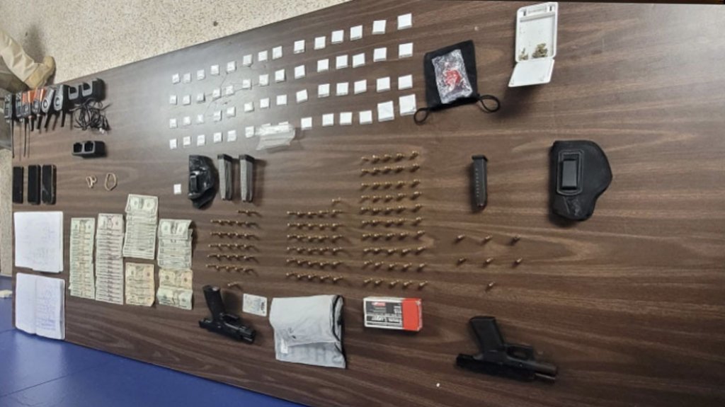  Agentes de Inteligencia San Juan arrestan varias personas durante allanamiento es una urbanizaci&oacute;n 