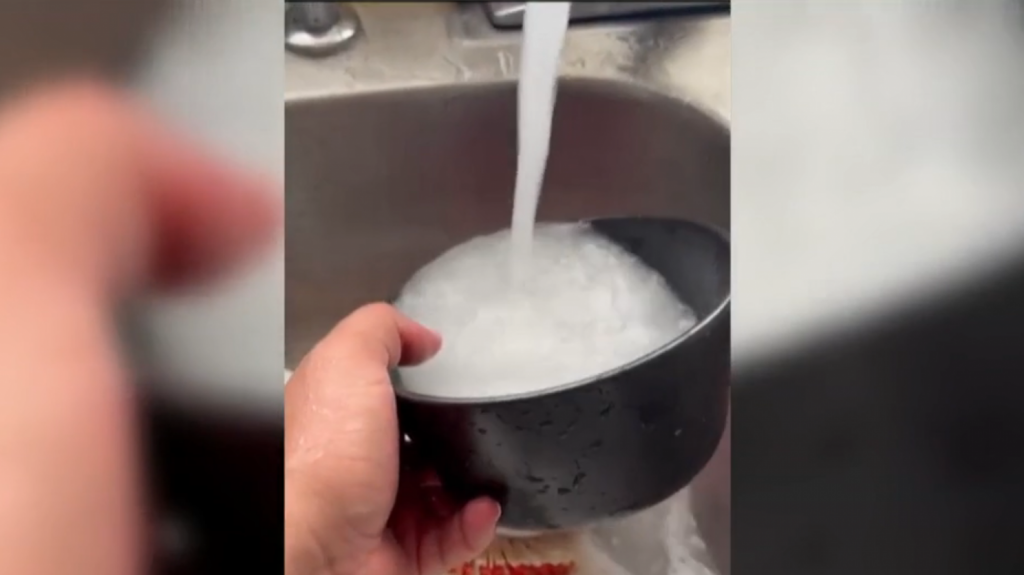  Residentes de Cupey expresan su molestia por cortes de agua 