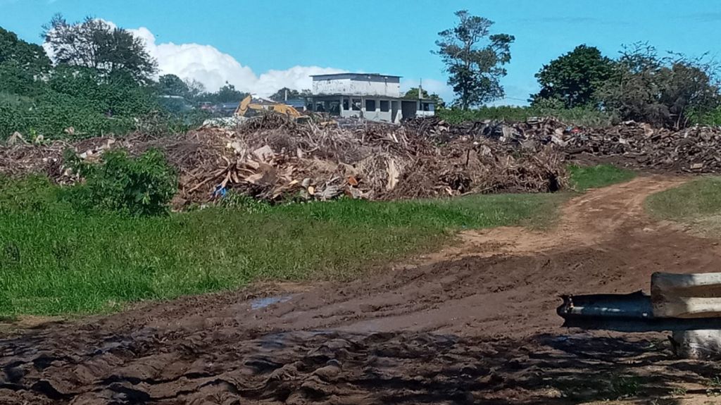  Acusan que alcalde de Quebradillas opera ilegalmente un peligroso vertedero 