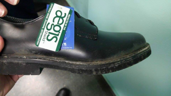 Entregan zapatos con "Hongo" a policÃ­as en el la comandancia de Humacao