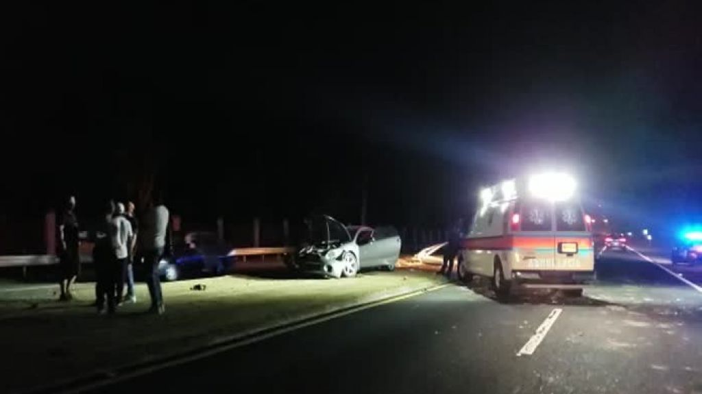  Video: Violento accidente en Pi&ntilde;ones conductor herido al derribar un poste 