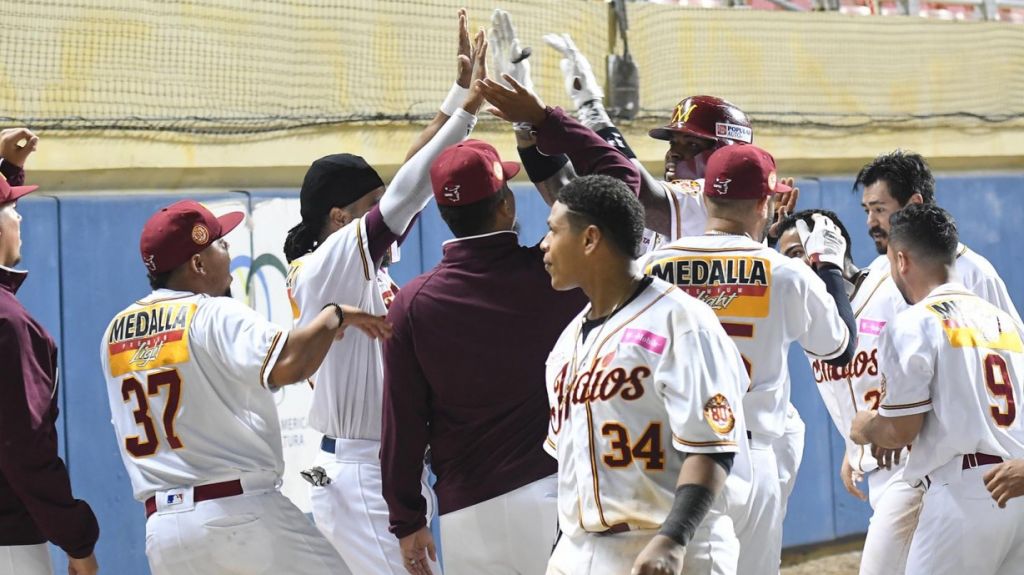  Noche magistral de Yariel Gonz&aacute;lez en la victoria de los Indios 