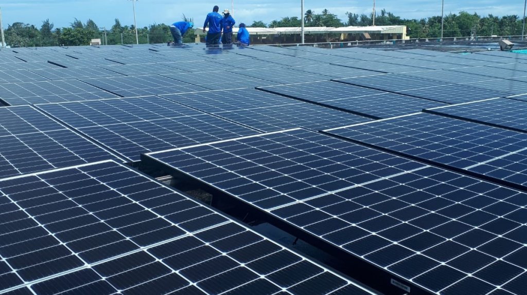  Lo&iacute;za recibe donativo de 125,525 d&oacute;lares para placas solares y bater&iacute;as Tesla a instalar en refugio 