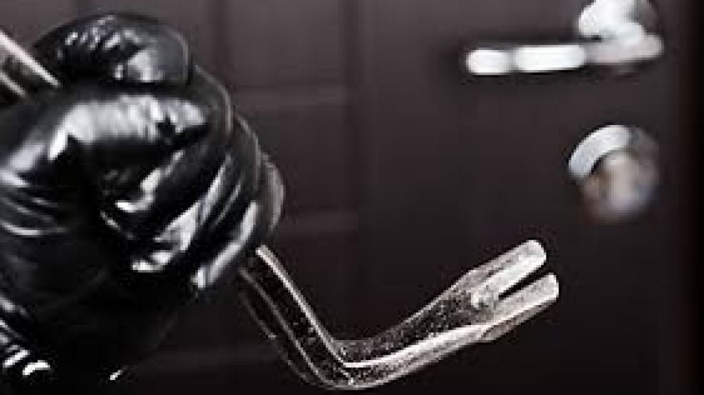  Le roban bicicletas antiguas a un coleccionista en Guaynabo 