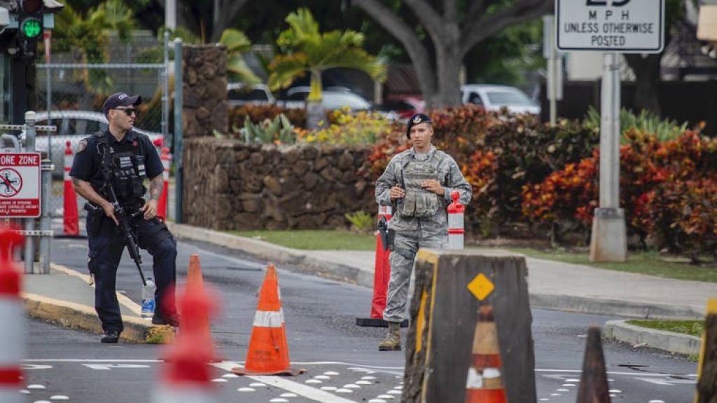  Detienen a 3 personas luego que una granada de mortero fuera encontrada en un auto, cerca de la base de Pearl Harbor en Haw&aacute;i 