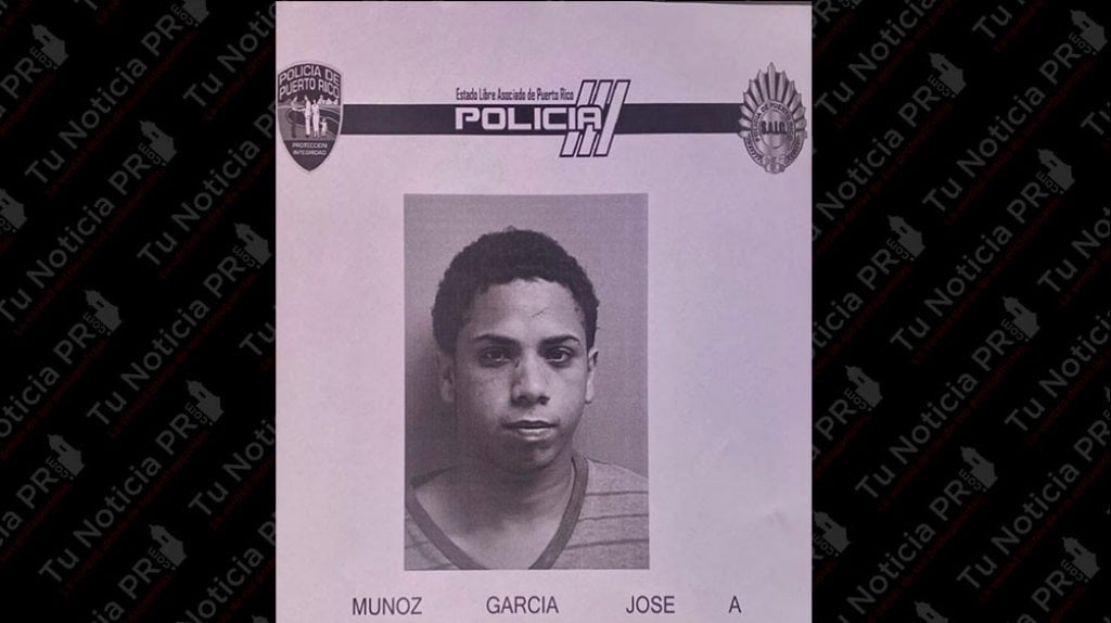  Arrestado &ldquo;chamaquito&rdquo; de 19 a&ntilde;os en Caguas por amenazar a su familia con una pistola de pele y un cuchillo. 