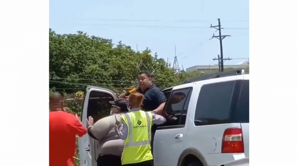  Video: Encontronazo entre ch&oacute;feres de carros p&uacute;blicos y un taxista en Ceiba 