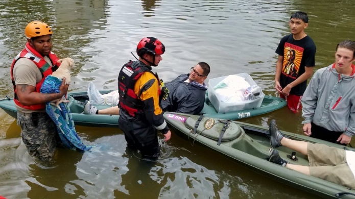 Texas eleva a 16 el saldo provisional de muertos por Harvey