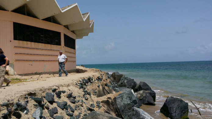 Discuten problema de erosiÃ³n costera en la isla