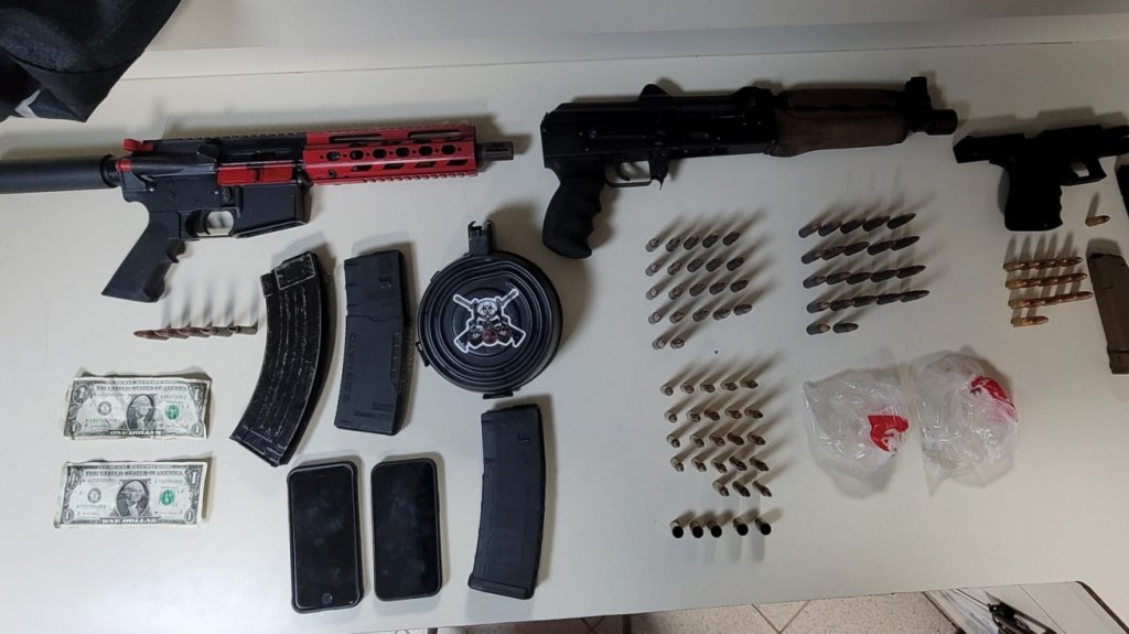  Recuperan veh&iacute;culo hurtado y ocupan armas de fuego en intervenci&oacute;n en la autopista PR-53 en Humacao 