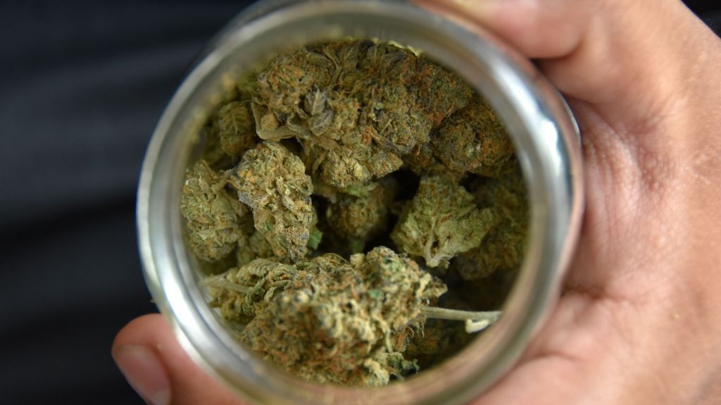  Precios de la marihuana legal en Colorado bajan 62 % desde 2015 