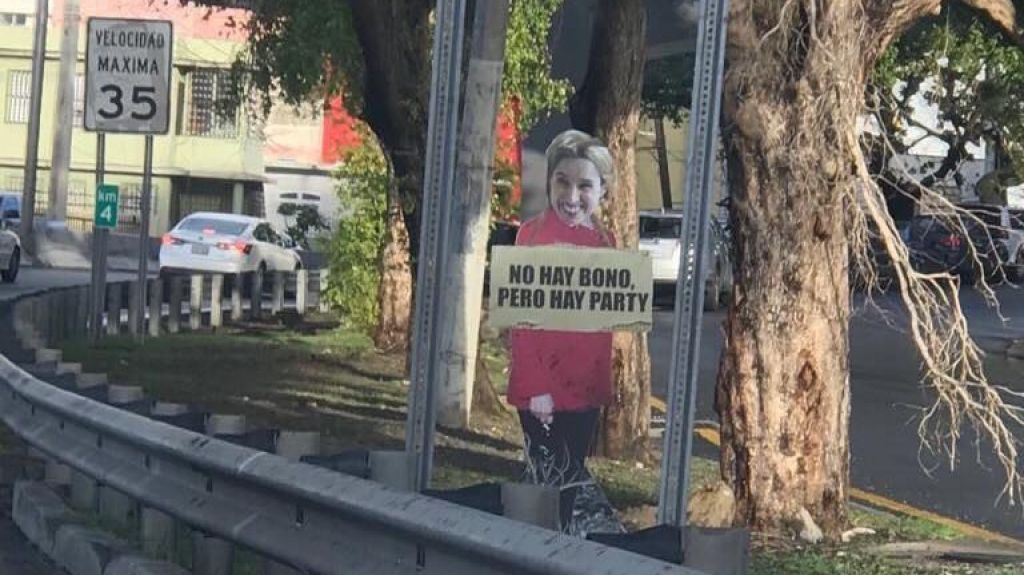  Amanece San Juan lleno de letreros con la cara de Yul&iacute;n enviando mensajes&nbsp; 