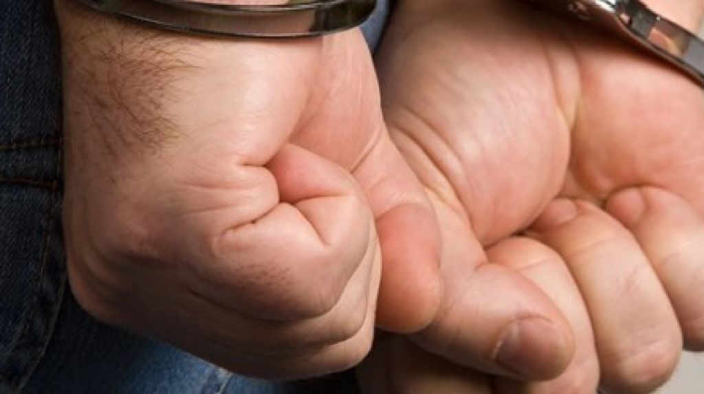 Arrestan "caco" que se escondi&oacute; en refrigerador de restaurante chino en Ponce 