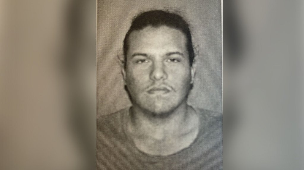  Arrestan a hombre que agredi&oacute; a un aguacil tras fugarse de hogar en A&ntilde;asco 