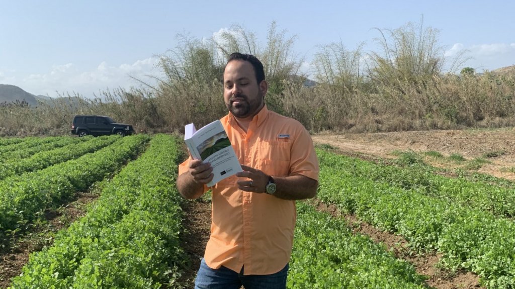  Lanzan el primer libro sobre derecho en la agricultura en Puerto Rico 