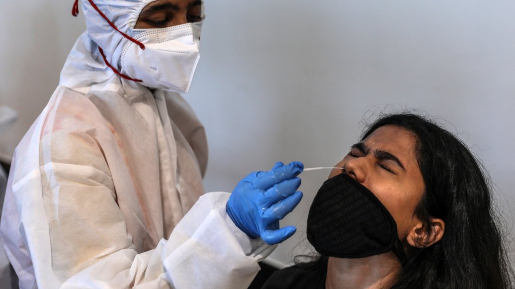  La pandemia se acerca a los 31 millones de casos y supera las 958.000 muertes 