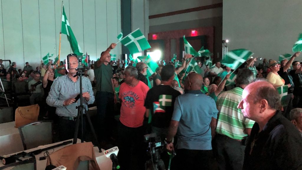  Centenares llegan a la Asamblea General del PIP a la espera de la proclamaci&oacute;n de Juan Dalmau como aspirante a la gobernaci&oacute;n 