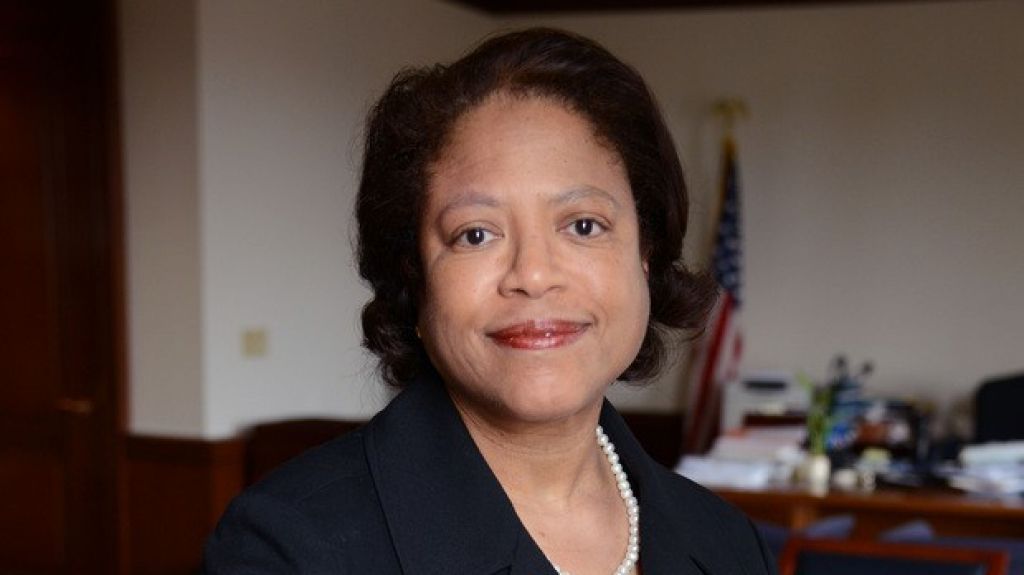  Taylor Swain concede pr&eacute;stamo para la AEE 