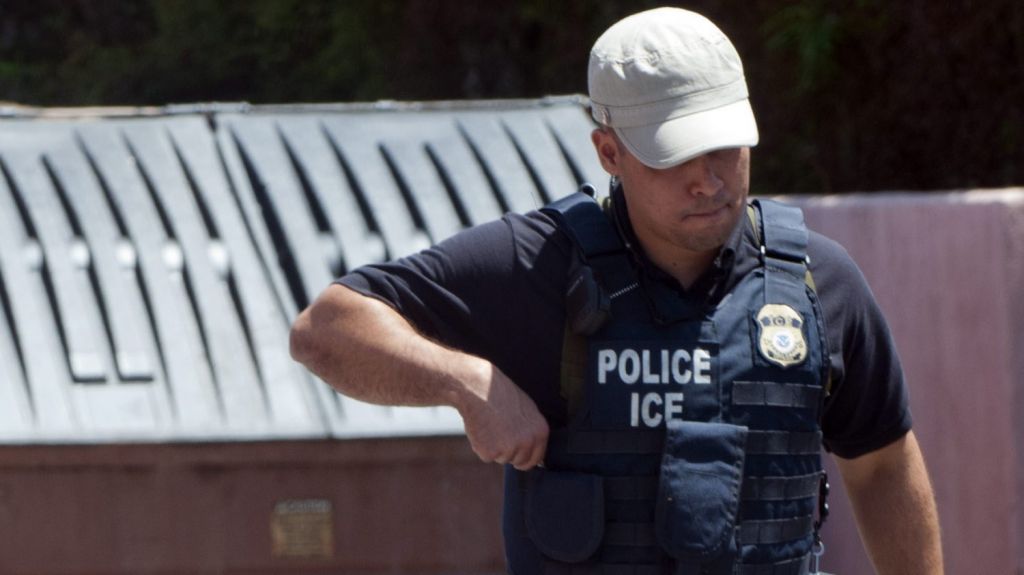  Indocumentado demanda a polic&iacute;a por detenerlo dos veces para entregarlo a ICE 