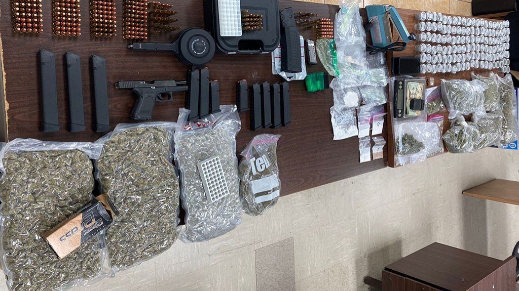  Varios arrestados drogas y armas de fuego durante allanamientos en Cata&ntilde;o 