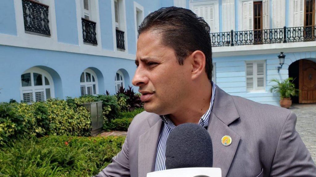  Denuncian que alcalde saliente de Arecibo deja $50 millones en deudas con la AEE y AAA 