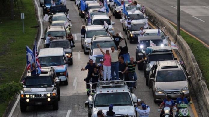 Leo DÃ­az cierra con caravana su campaÃ±a en San Juan
