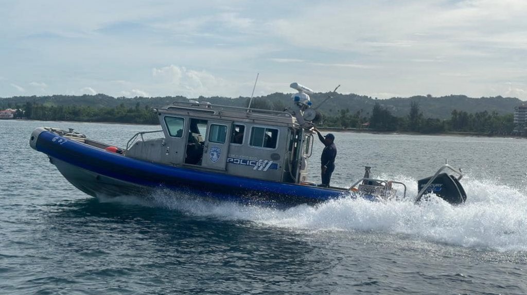  Buscan a adolescente arrastrado por corrientes marinas en Isabela 