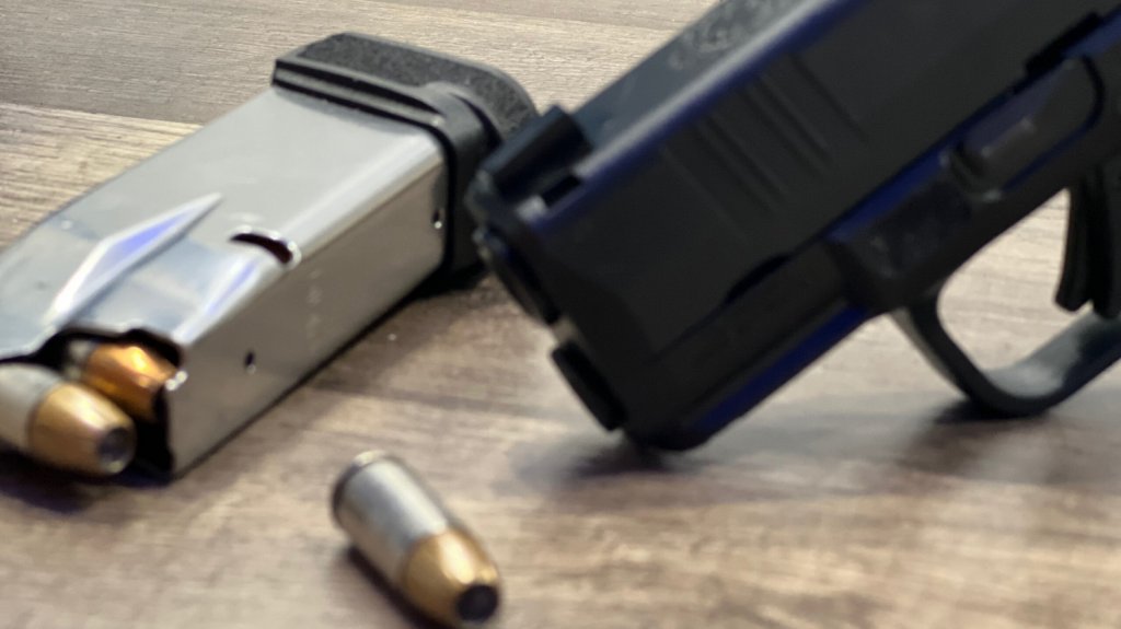  Hombre herido de bala en Residencial El Carmen de Mayag&uuml;ez 