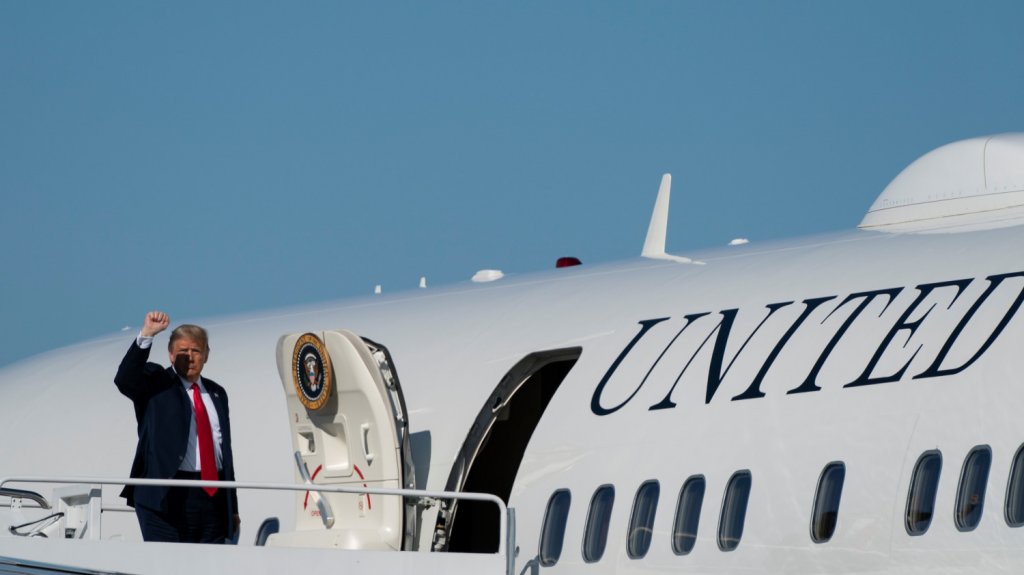  Trump, en busca del voto en tres estados clave donde va por detr&aacute;s en sondeos 