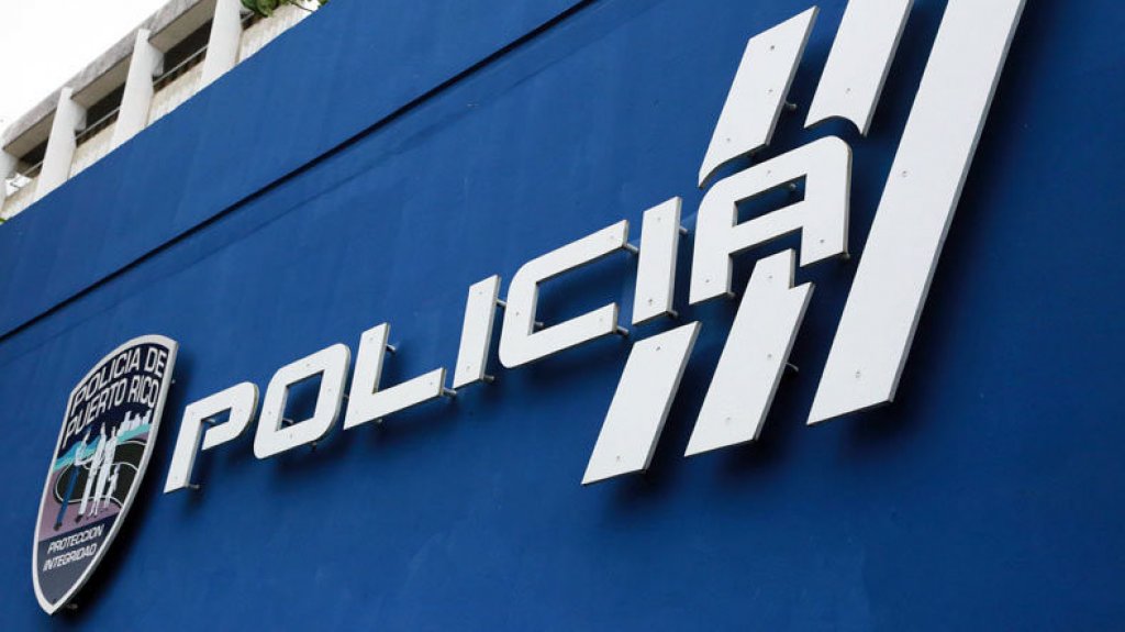  Cami&oacute;n arrastra cableado el&eacute;ctrico y telef&oacute;nico en carretera de Quebradillas 