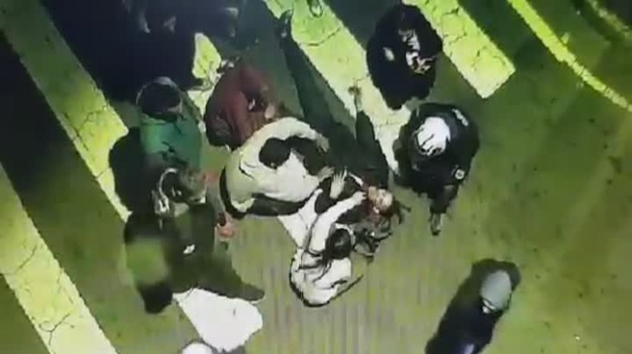 FUERTES IMÃGENES: Cuatro personas mueren arrolladas cuando socorrÃ­an a un motociclista