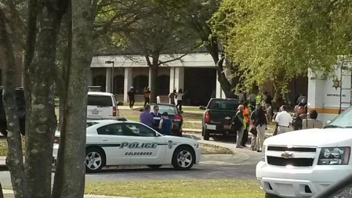 Un muerto tras los disparos en una universidad en Carolina del Norte, EE.UU.