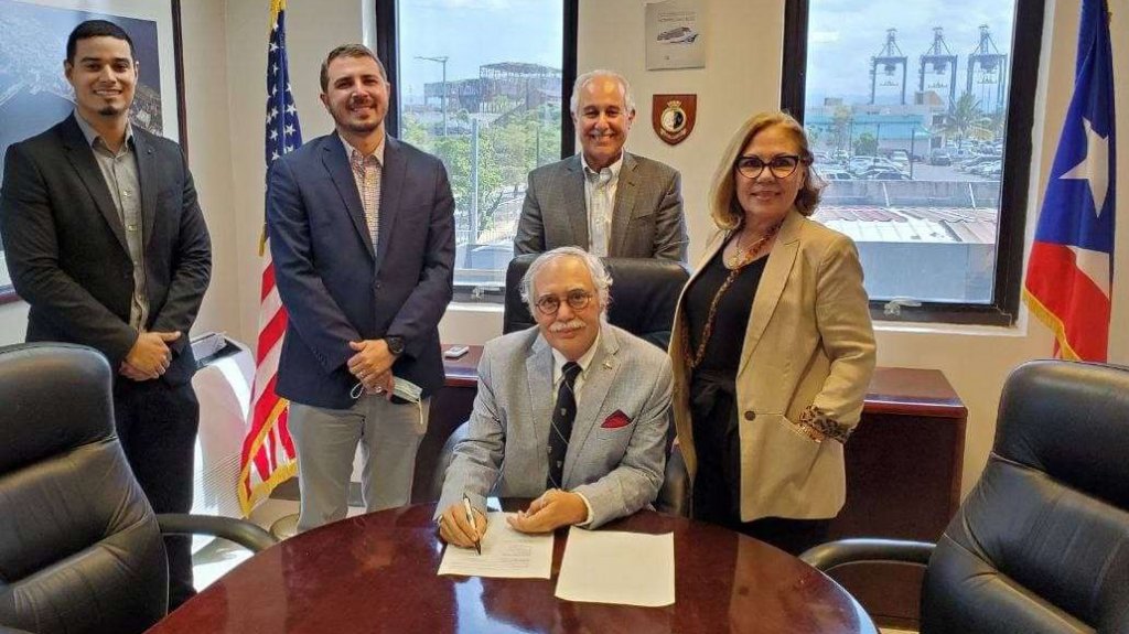  Puertos firma contrato de arrendamiento para uso de instalaciones en el aeropuerto de Aguadilla 
