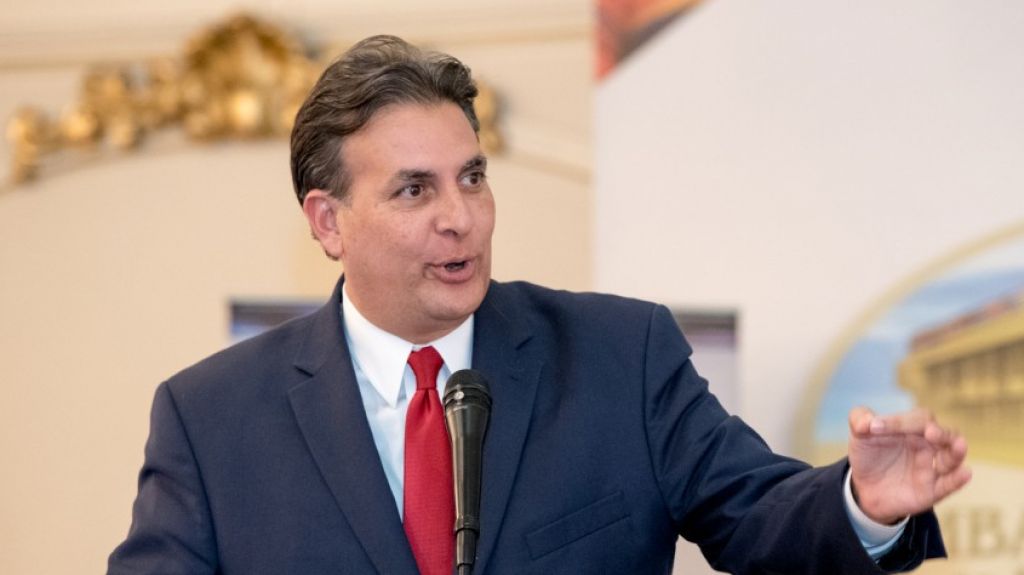  Bhatia denuncia que Jos&eacute; Ortiz ignora pol&iacute;tica p&uacute;blica energ&eacute;tica y revive fondo especial para favorecer allegados 