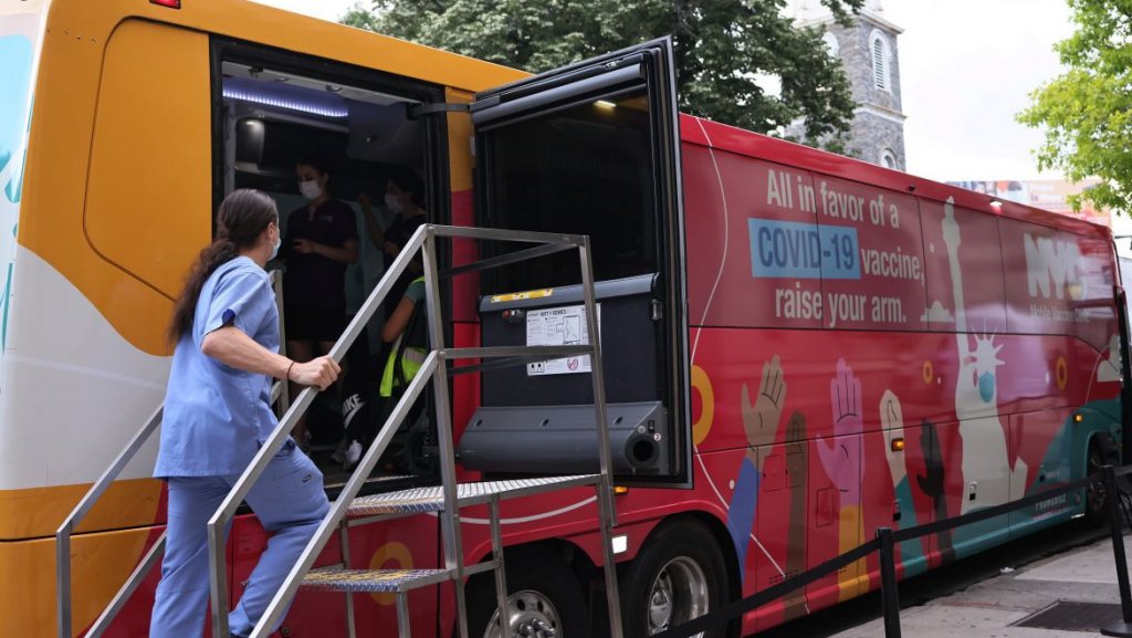  Casi el 100% de muertos y hospitalizados por COVID-19 en los &uacute;ltimos 6 meses en NYC son no vacunados 