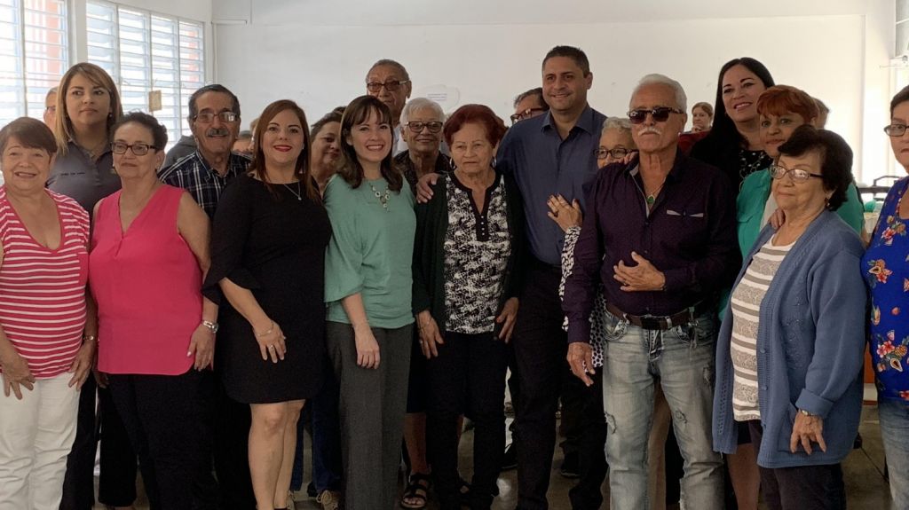 Familia y Municipio de Naranjito firman acuerdo colaborativo de servicios a adultos mayores 