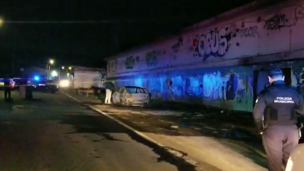  Video: No encuentran al conductor de veh&iacute;culo incendiado en Caguas y que tenia un arma de fuego 