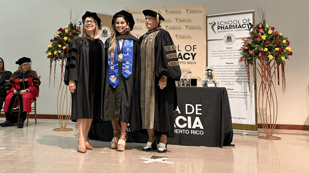  Escuela de Farmacia de la UPR gradúa 44 doctores 