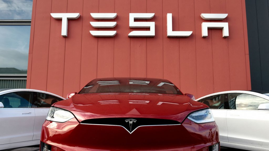  Tesla retirará más de 320.000 vehículos 