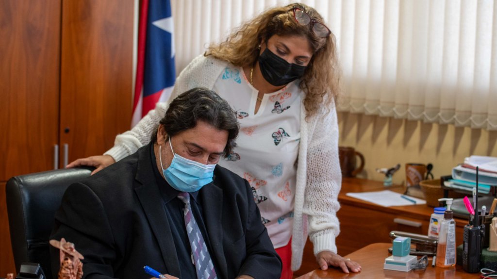  Trujillo Alto exige vacunaci&oacute;n a sus empleados y contratistas 